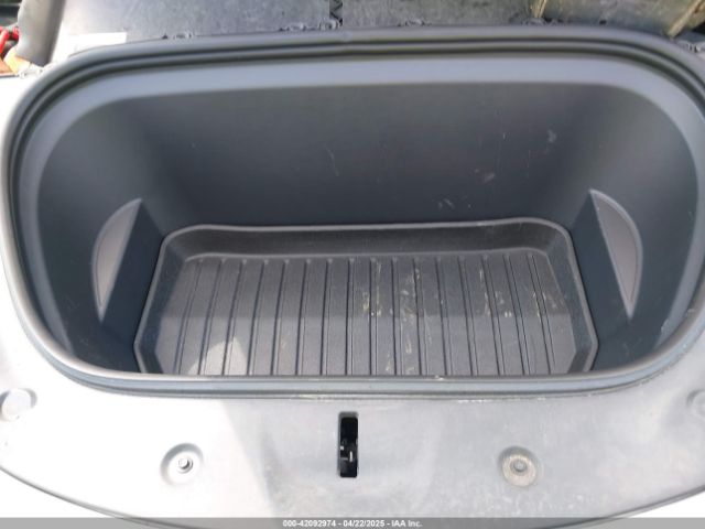 7SAYGAEE8NF547845 Tesla Model Y