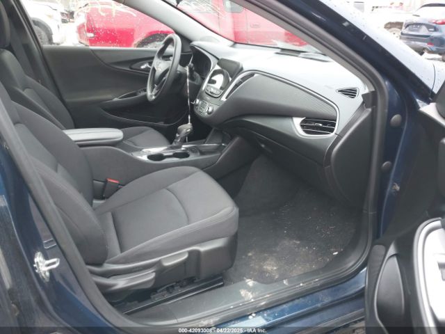 1G1ZD5ST1NF180800 Chevrolet Malibu Fwd Lt