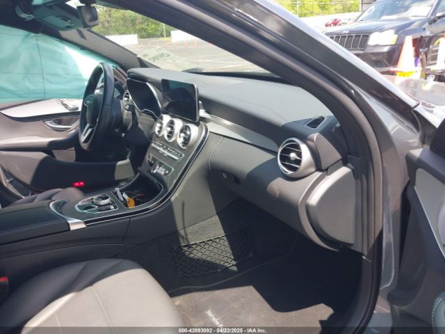 W1KWF8DBXMR645829 Mercedes-Benz C 300 Sedan