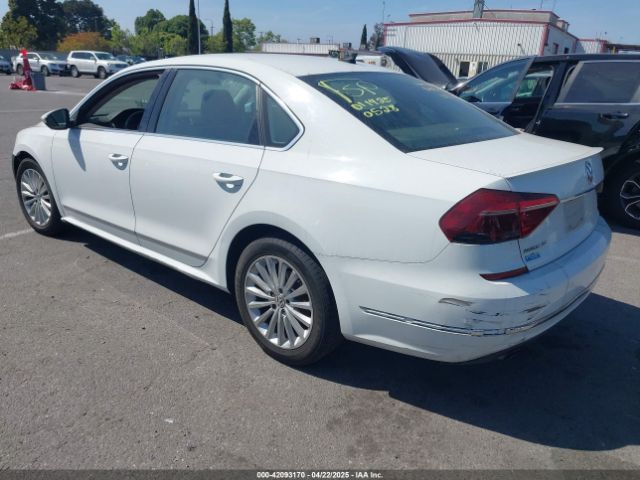 2017 VOLKSWAGEN PASSAT 1VWBT7A30HC037915 Photo 2
