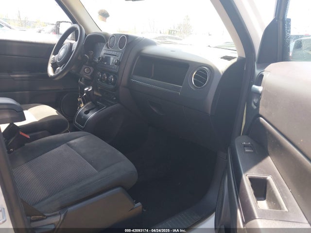 1C4NJPBA2GD502240 Jeep Patriot Sport