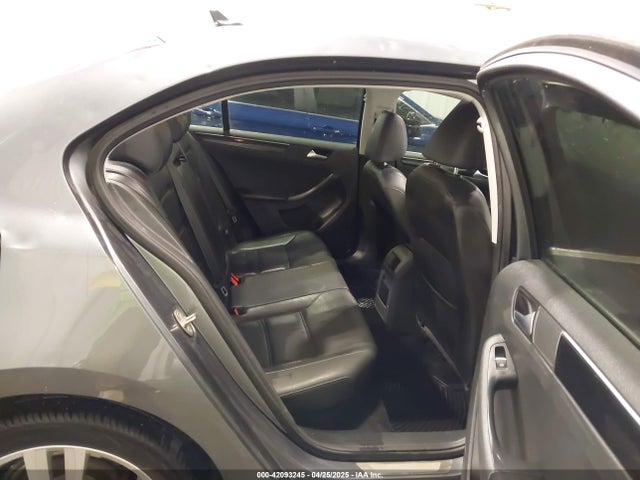 3VWL17AJ9HM211052 Volkswagen Jetta 1.8t Sel