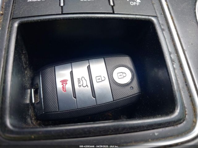 5XYPKDA59GG040012 KIA Sorento 3.3l Sx