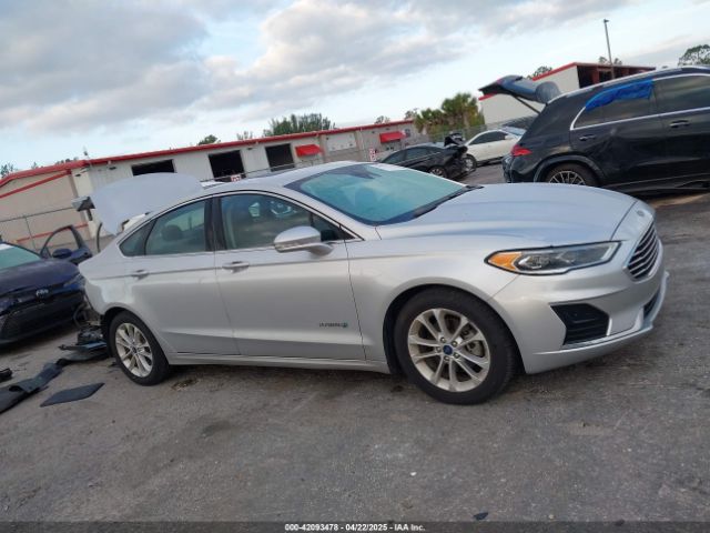 3FA6P0MU3KR136943 Ford Fusion Hybrid Sel