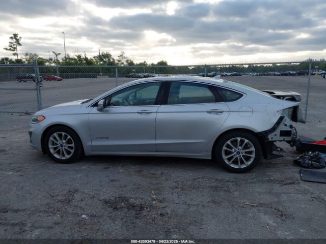 3FA6P0MU3KR136943 Ford Fusion Hybrid Sel