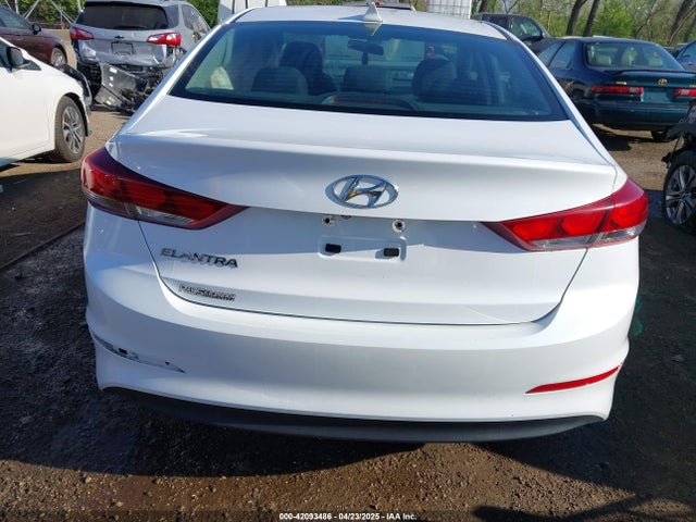 5NPD84LF9JH228617 Hyundai ELANTRA SEL
