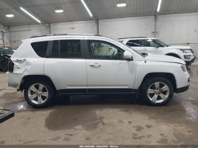 1C4NJDEBXGD586763 Jeep Compass Latitude