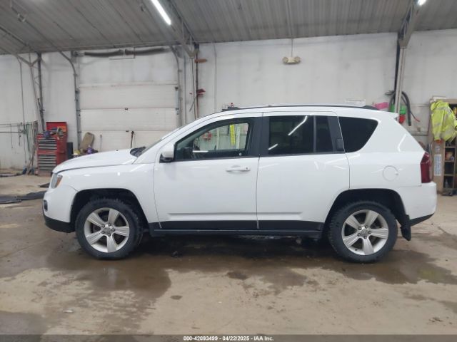 1C4NJDEBXGD586763 Jeep Compass Latitude