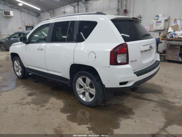 1C4NJDEBXGD586763 Jeep Compass Latitude