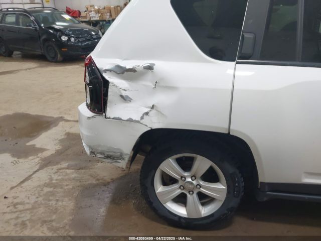 1C4NJDEBXGD586763 Jeep Compass Latitude
