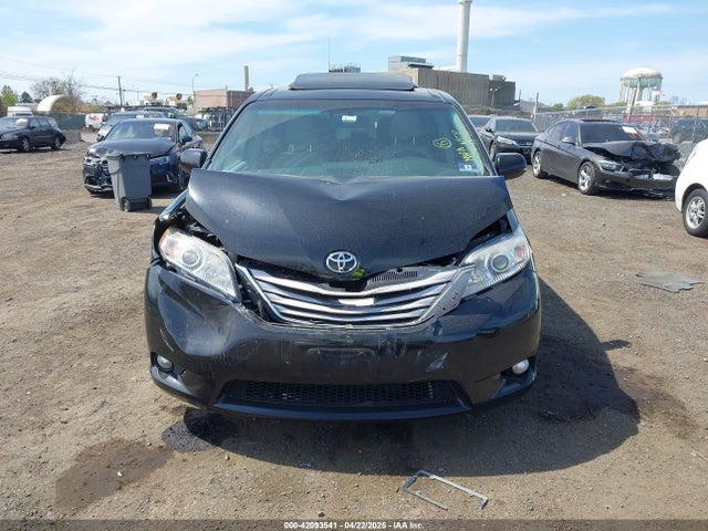5TDYZ3DC6HS899826 Toyota Sienna Xle Premium 8 Passenger