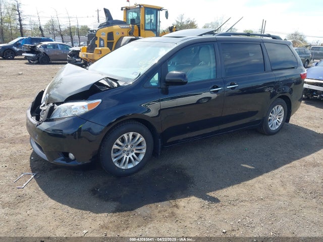 5TDYZ3DC6HS899826 Toyota Sienna Xle Premium 8 Passenger