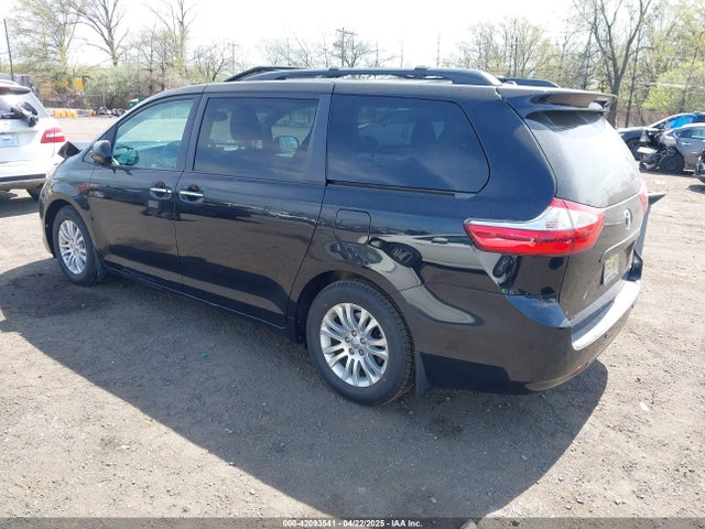 5TDYZ3DC6HS899826 Toyota Sienna Xle Premium 8 Passenger