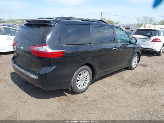 5TDYZ3DC6HS899826 Toyota Sienna Xle Premium 8 Passenger