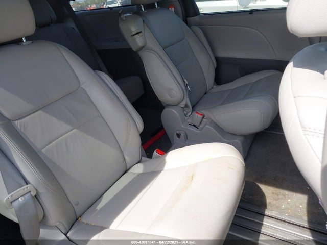 5TDYZ3DC6HS899826 Toyota Sienna Xle Premium 8 Passenger