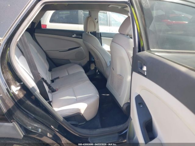 KM8J33A43JU689679 Hyundai TUCSON SEL
