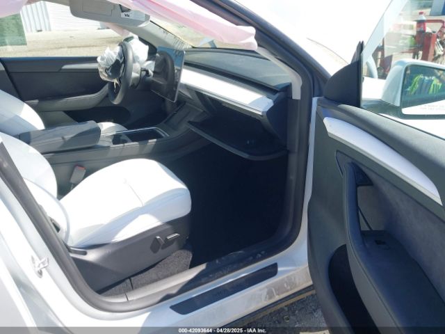2023 TESLA MODEL Y 7SAYGDEF2PF858782 Photo 4