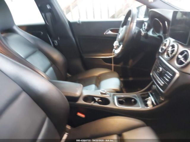 2018 MERCEDES-BENZ CLA 250 WDDSJ4EB5JN665171 Photo 4