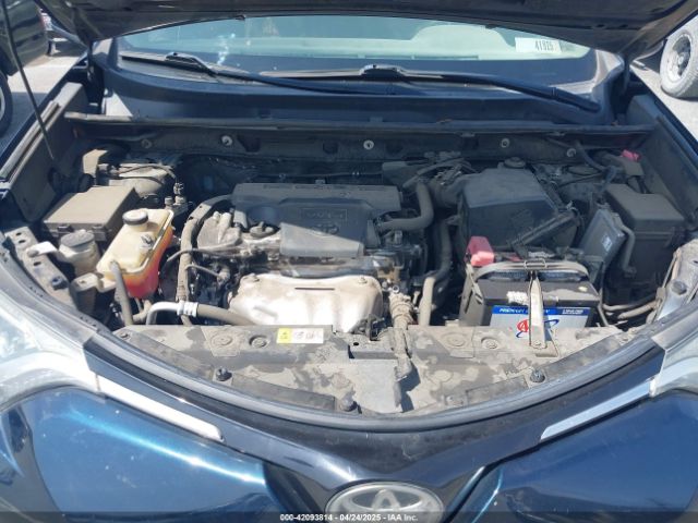 JTMZFREV1HJ135976 Toyota RAV4 LE