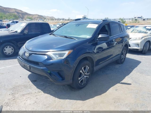 JTMZFREV1HJ135976 Toyota RAV4 LE