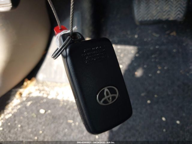 JTDZN3EU2FJ038659 Toyota Prius V Four