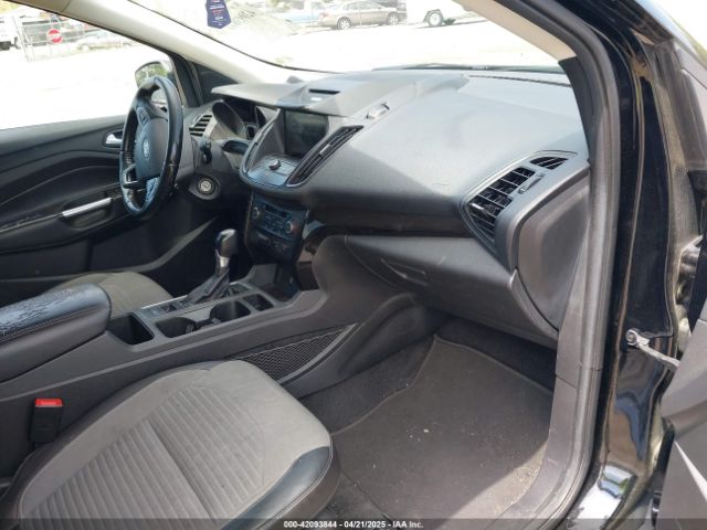 1FMCU0GD4HUE44010 Ford ESCAPE SE