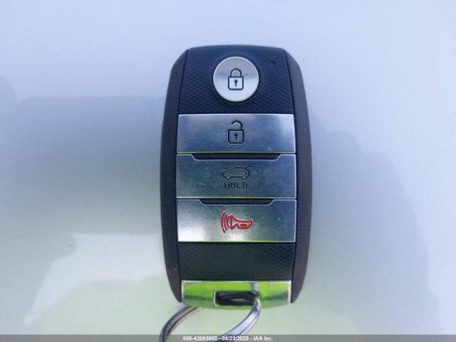 KNDCB3LC8H5059732 KIA NIRO LX