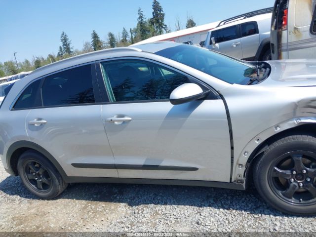 KNDCB3LC8H5059732 KIA NIRO LX