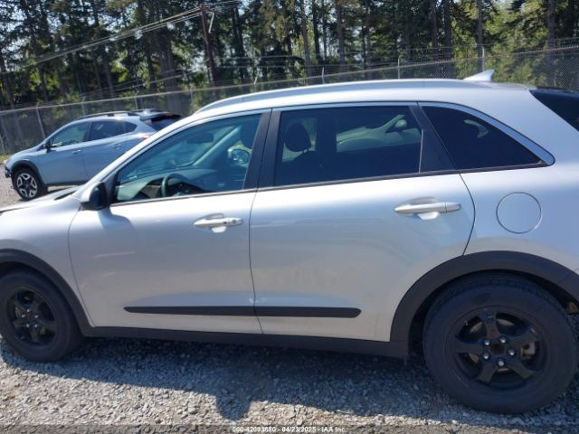 KNDCB3LC8H5059732 KIA NIRO LX