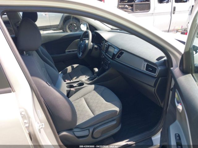KNDCB3LC8H5059732 KIA NIRO LX