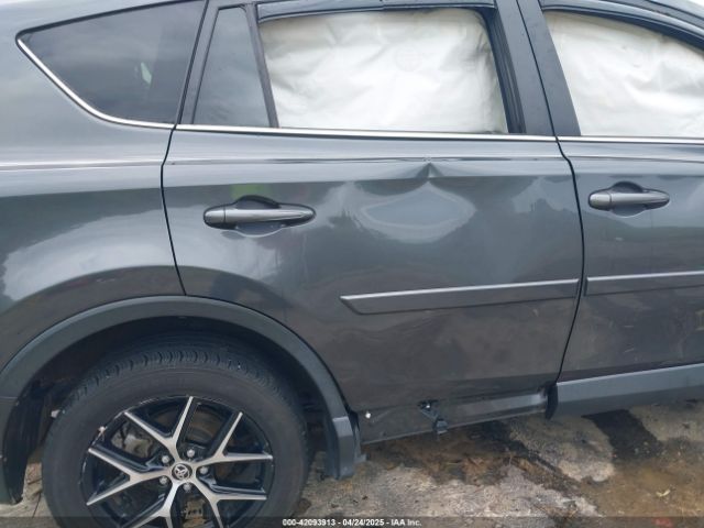 JTMNFREV5GD081318 Toyota RAV4 SE