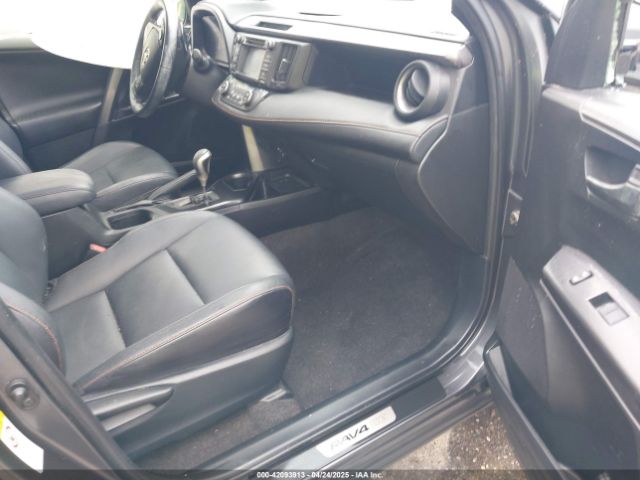 JTMNFREV5GD081318 Toyota RAV4 SE