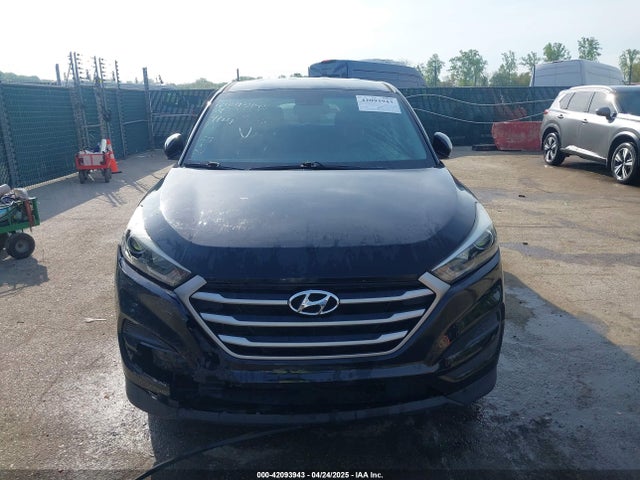 KM8J23A49HU261130 Hyundai TUCSON SE