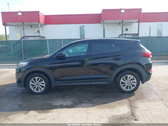 KM8J23A49HU261130 Hyundai TUCSON SE