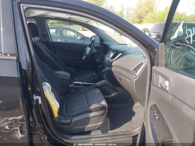 KM8J23A49HU261130 Hyundai TUCSON SE