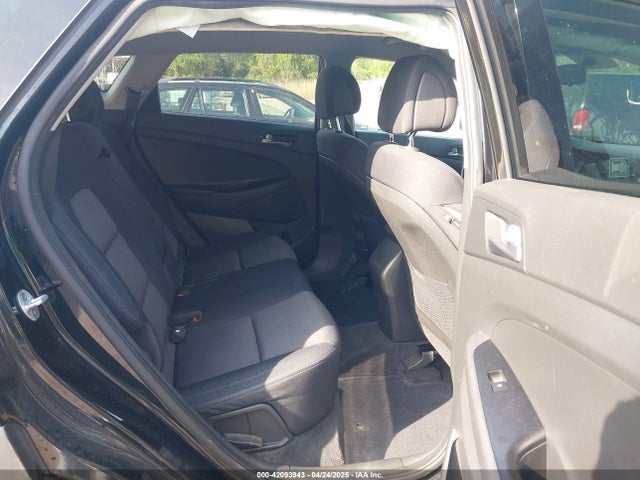 KM8J23A49HU261130 Hyundai TUCSON SE