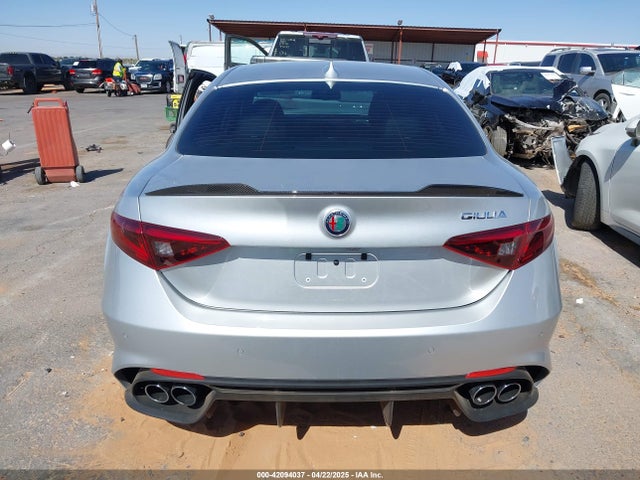 Alfa Romeo giulia (952) 2018 ZARFAEAV5J7576843 Image 16