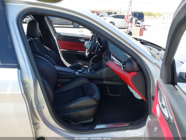 2018 ALFA ROMEO GIULIA ZARFAEAV5J7576843 Photo 4