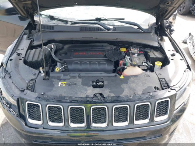 3C4NJDAB3JT245518 Jeep Compass Sport 4x4