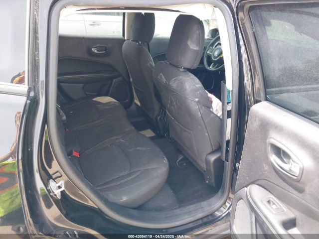 3C4NJDAB3JT245518 Jeep Compass Sport 4x4
