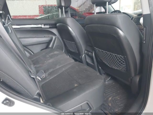 5XYKTCA65FG585570 KIA SORENTO LX