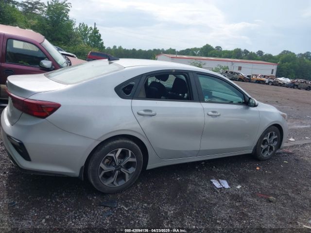 3KPF24AD1ME290811 KIA Forte Lxs