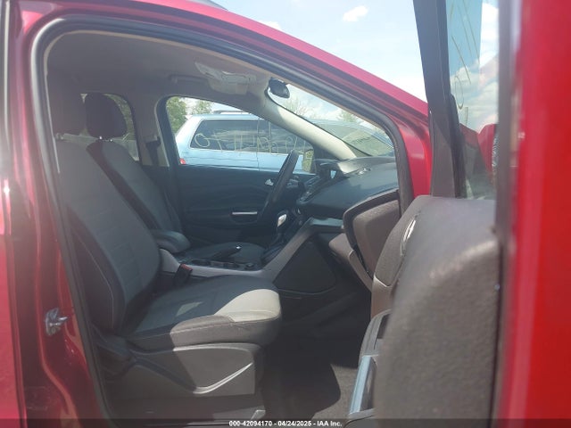 1FMCU0GXXGUB13165 Ford ESCAPE SE