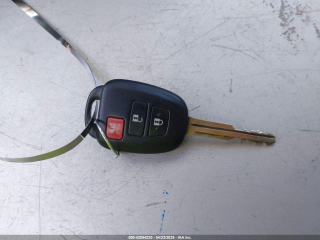 JTDKDTB35G1117843 Toyota Prius C One