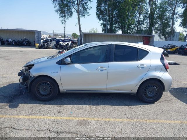 JTDKDTB35G1117843 Toyota Prius C One