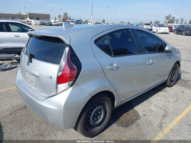 JTDKDTB35G1117843 Toyota Prius C One