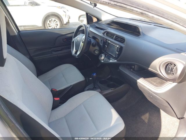 JTDKDTB35G1117843 Toyota Prius C One
