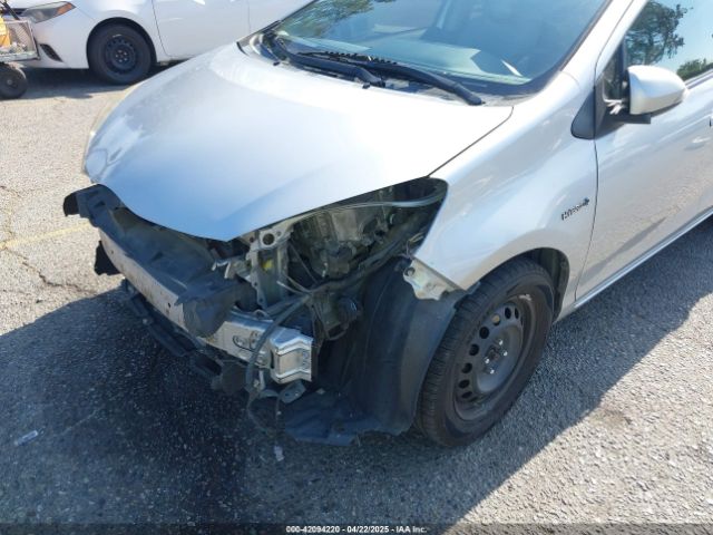 JTDKDTB35G1117843 Toyota Prius C One