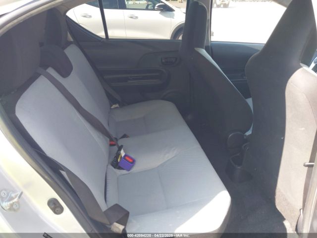 JTDKDTB35G1117843 Toyota Prius C One