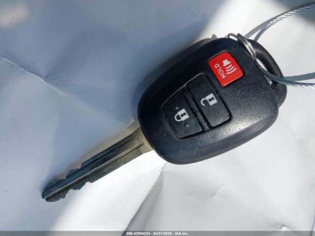 2T3ZFREV8HW340311 Toyota RAV4 LE